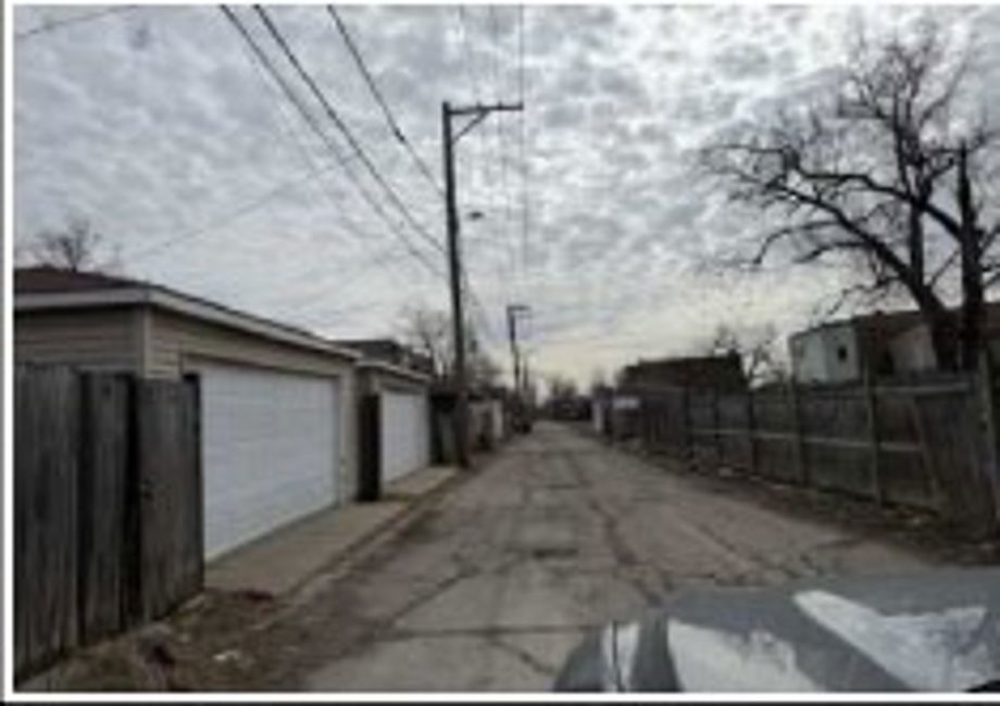 1226 S Kolin Avenue Property Photo 4