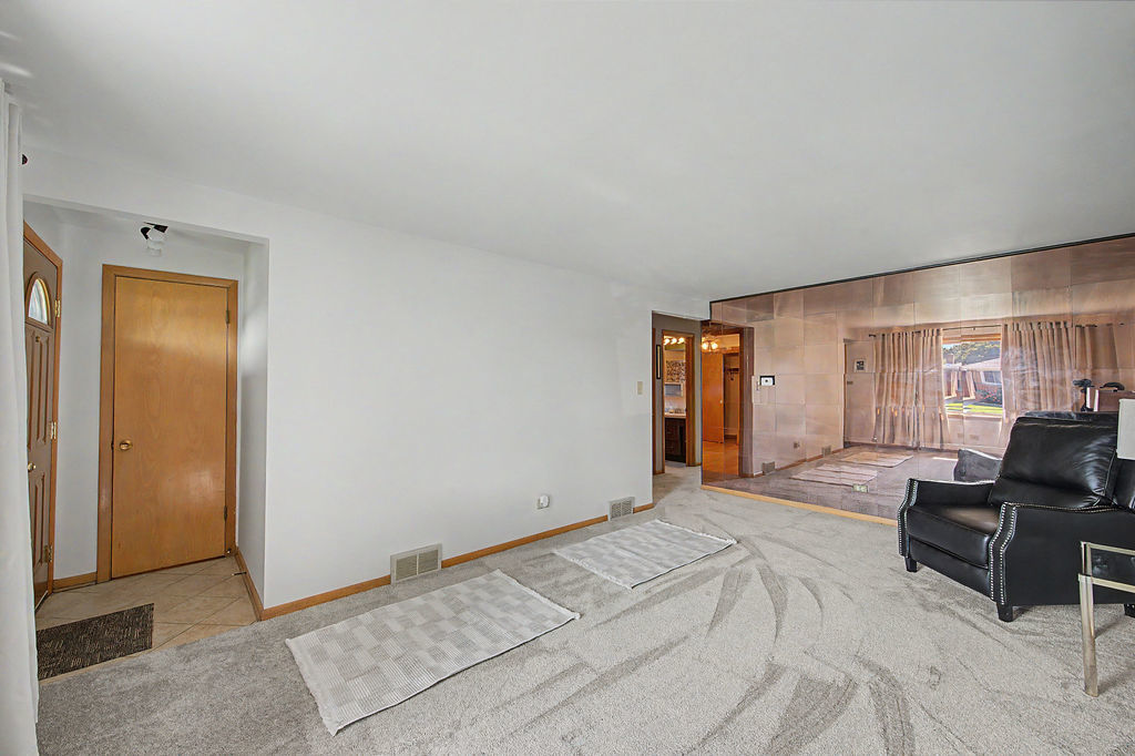 11543 S Ewing Avenue Property Photo 9