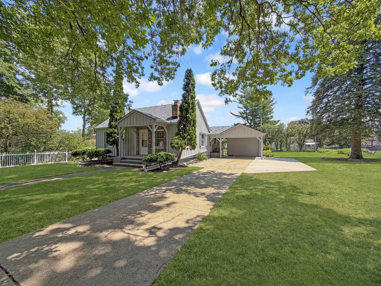 309 S Linn Street Property Photo 1