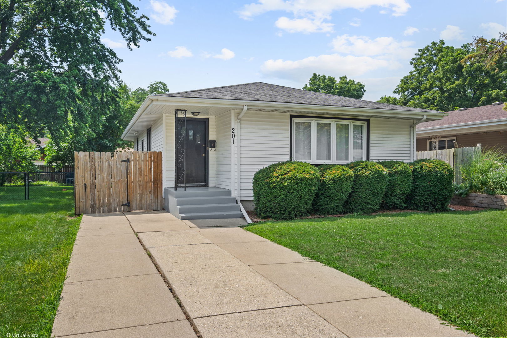 201 S Reedwood Drive Property Photo 1