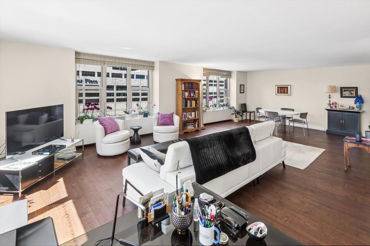 777 N Michigan Avenue 1801 Property Photo 5