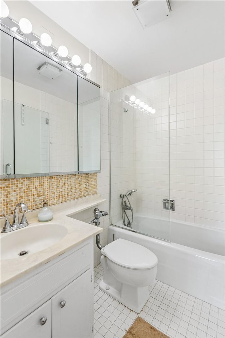 777 N Michigan Avenue 1801 Property Photo 15