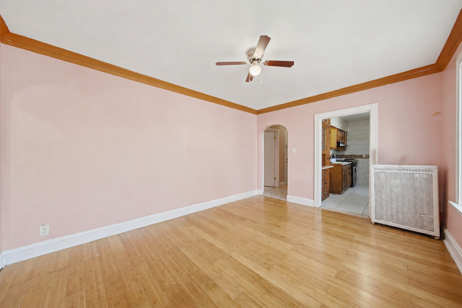6316 N Artesian Avenue 102 Property Photo 4