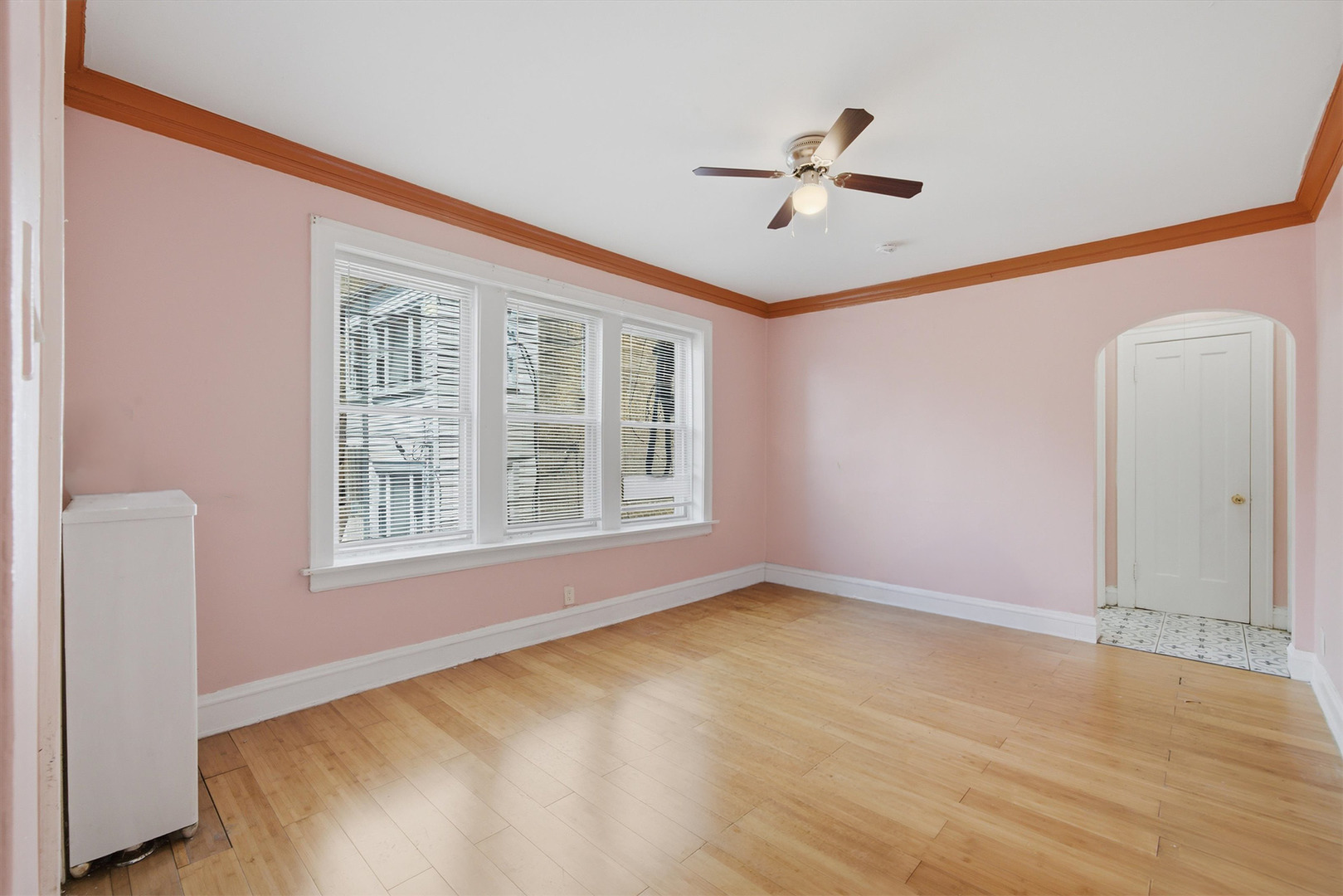 6316 N Artesian Avenue 102 Property Photo 6