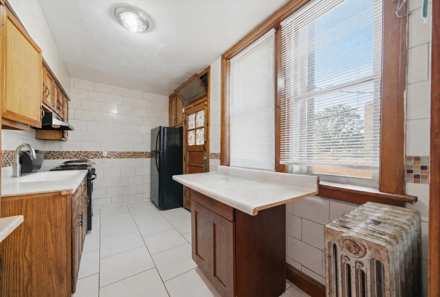 6316 N Artesian Avenue 102 Property Photo 7