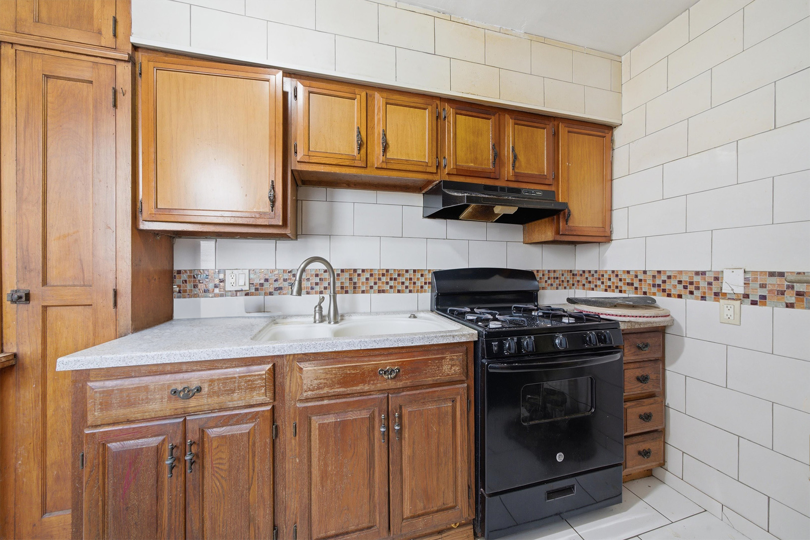6316 N Artesian Avenue 102 Property Photo 8