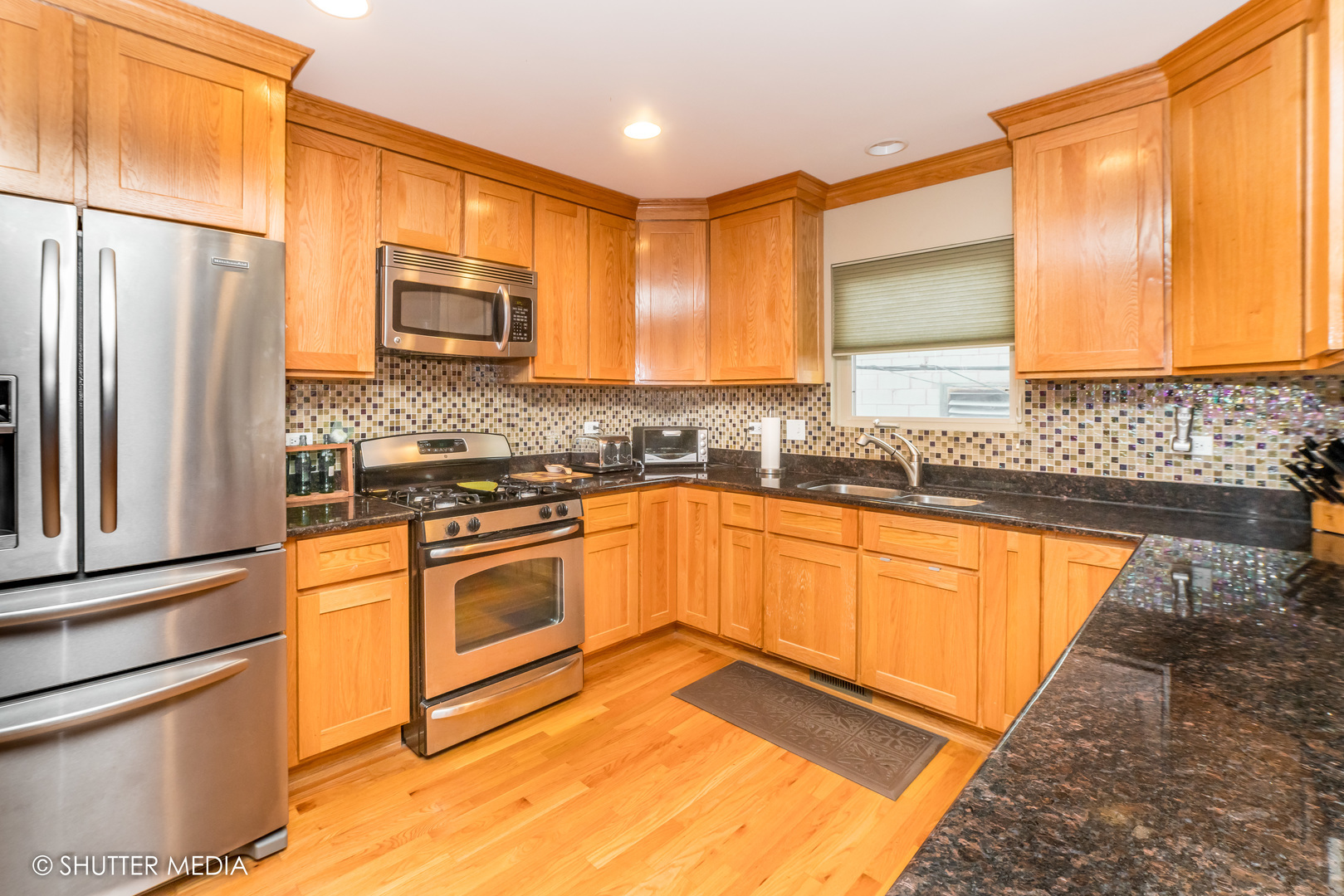 4251 W Montrose Avenue Property Photo 6
