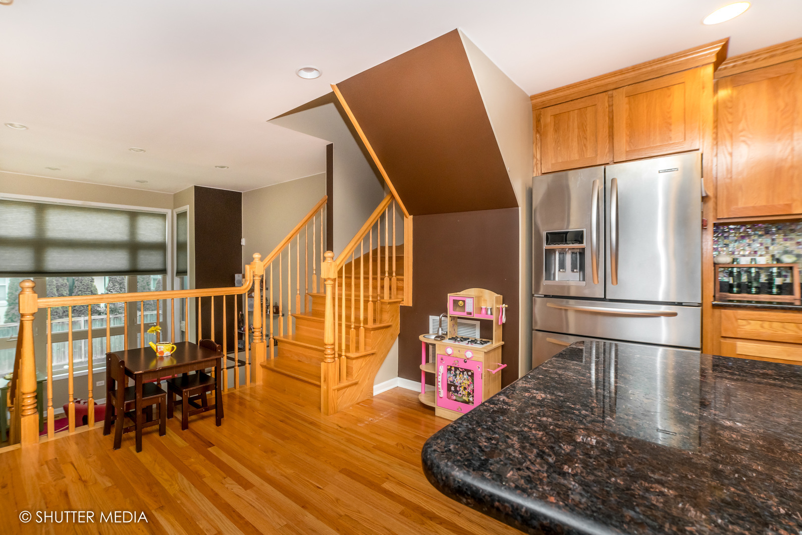 4251 W Montrose Avenue Property Photo 8