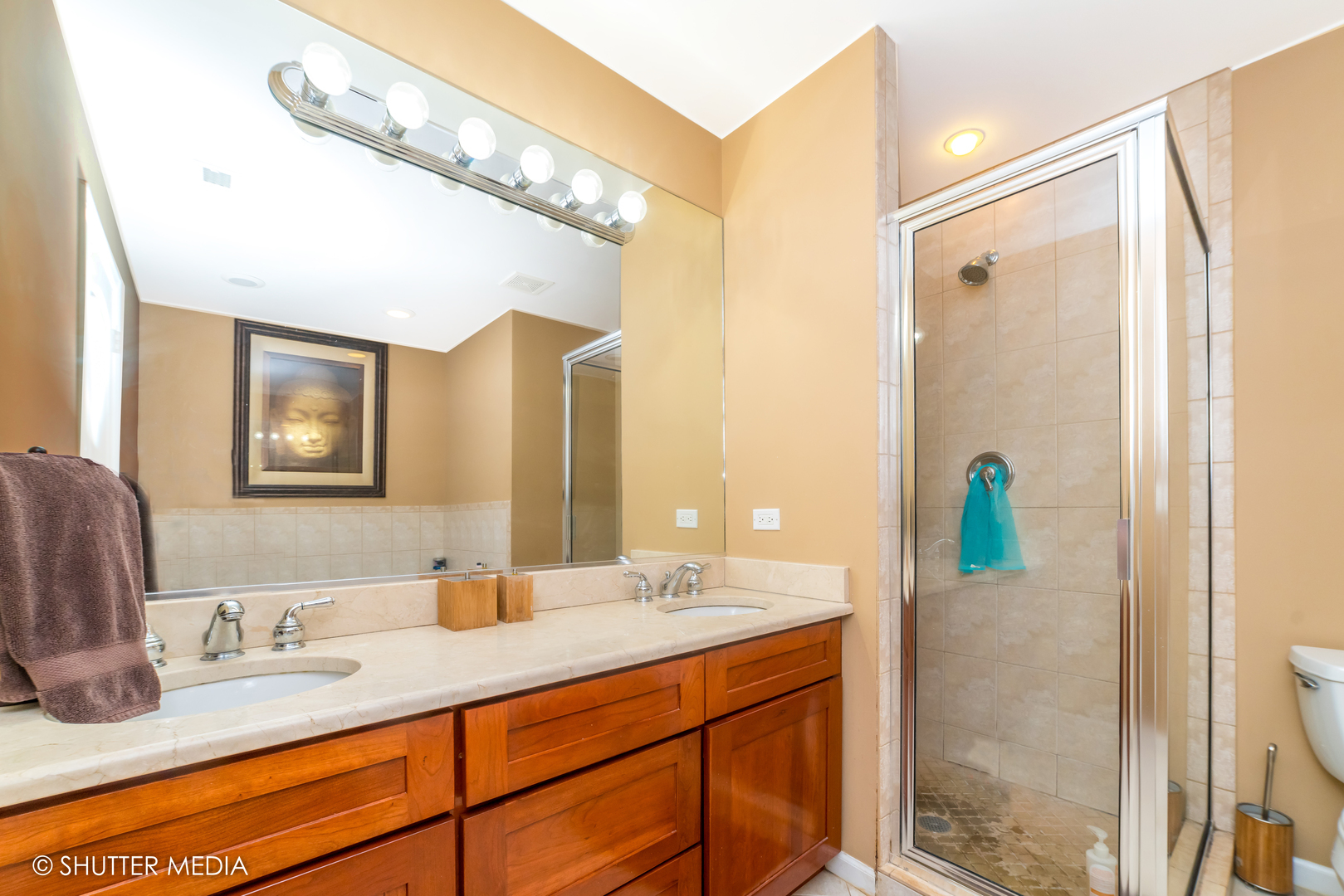 4251 W Montrose Avenue Property Photo 10