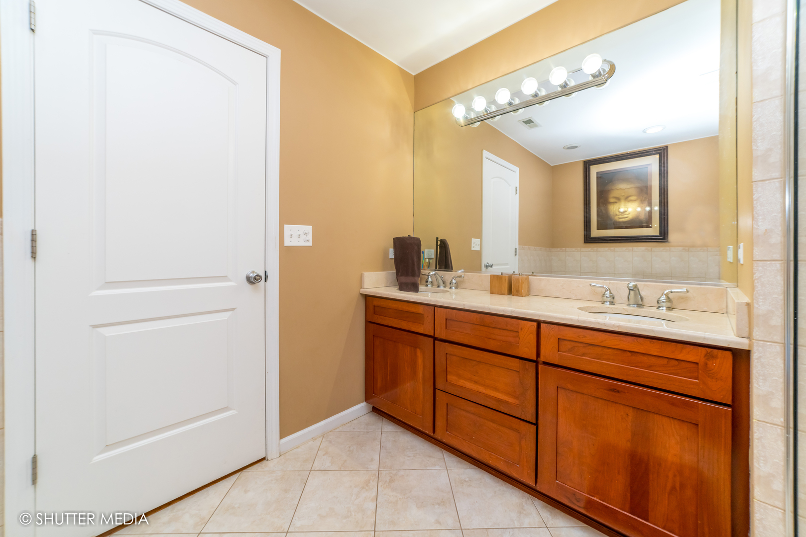4251 W Montrose Avenue Property Photo 11
