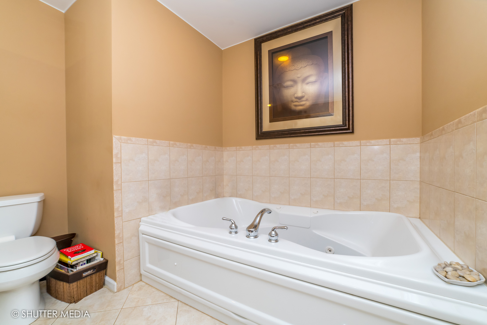 4251 W Montrose Avenue Property Photo 12