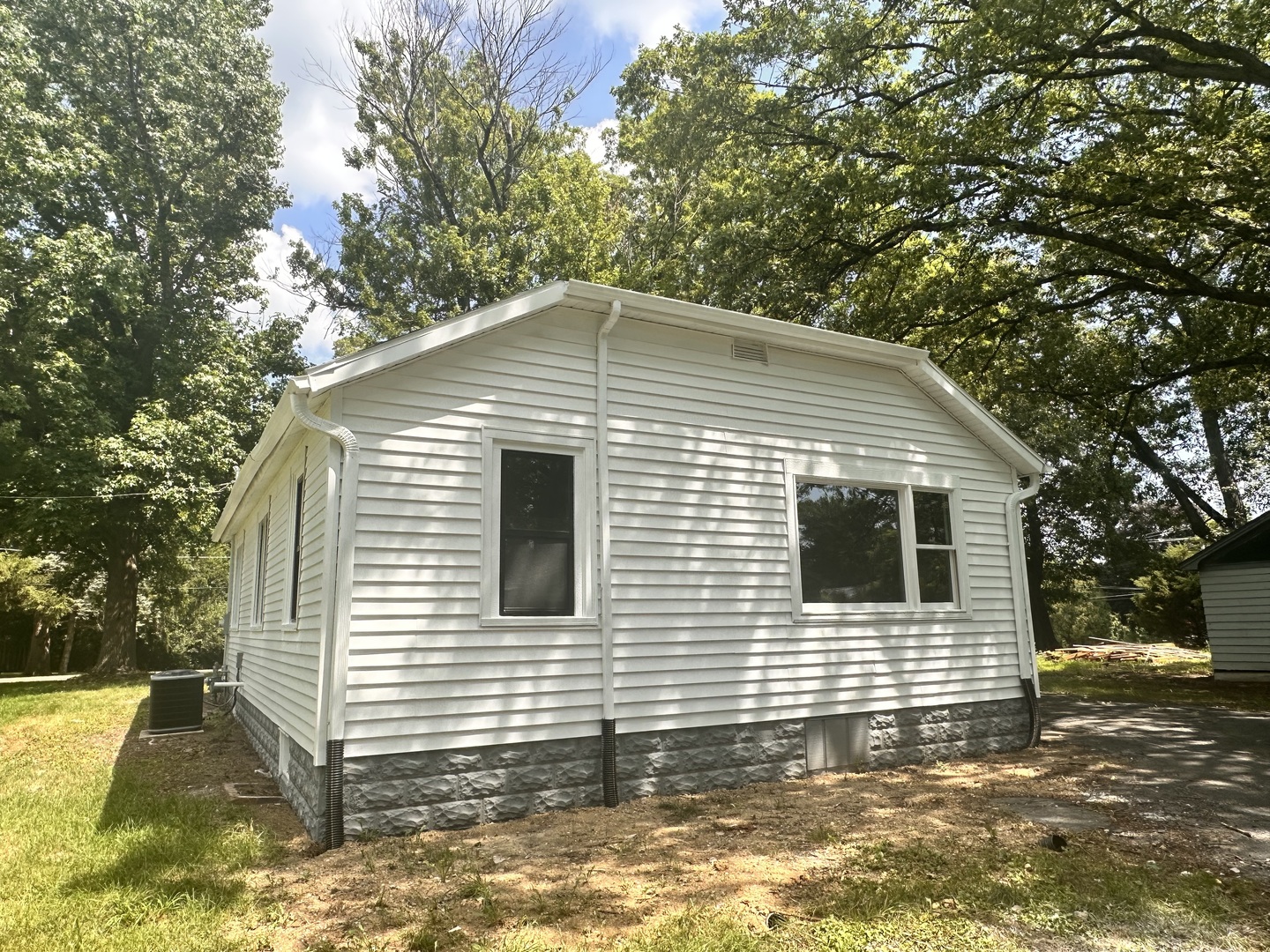 1607 Shaft Street Property Photo 4