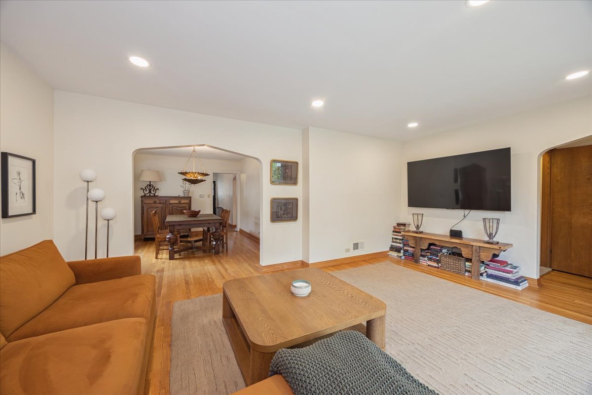 6404 33rd Street Property Photo 4