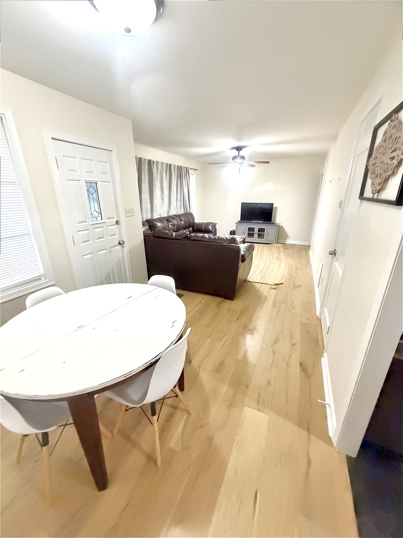 305 S Van Doren Street Property Photo 4