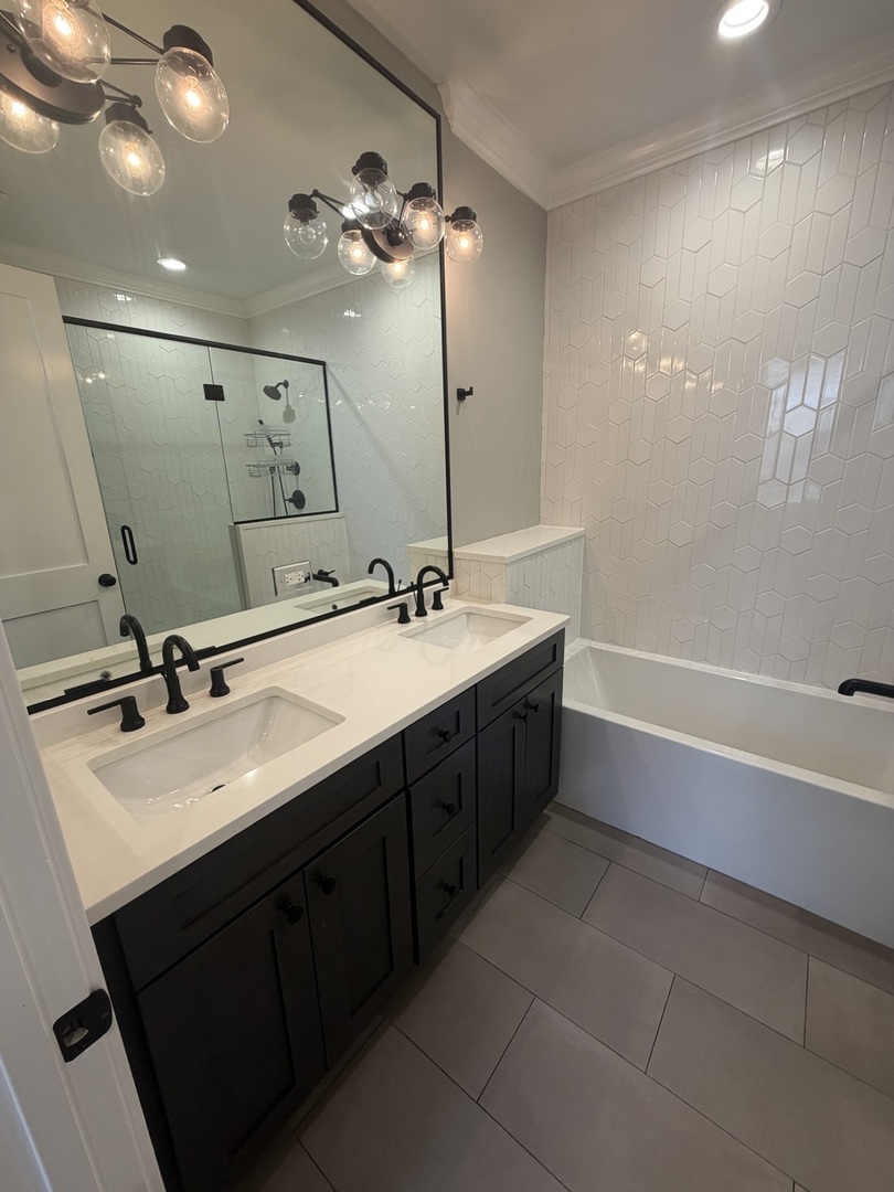 4040 W Roscoe Street 1f Property Photo 6