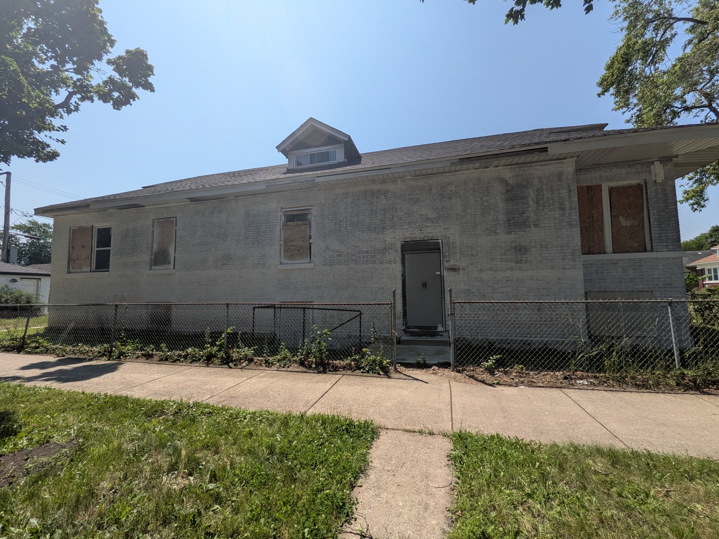 8001 S Laflin Street Property Photo 3