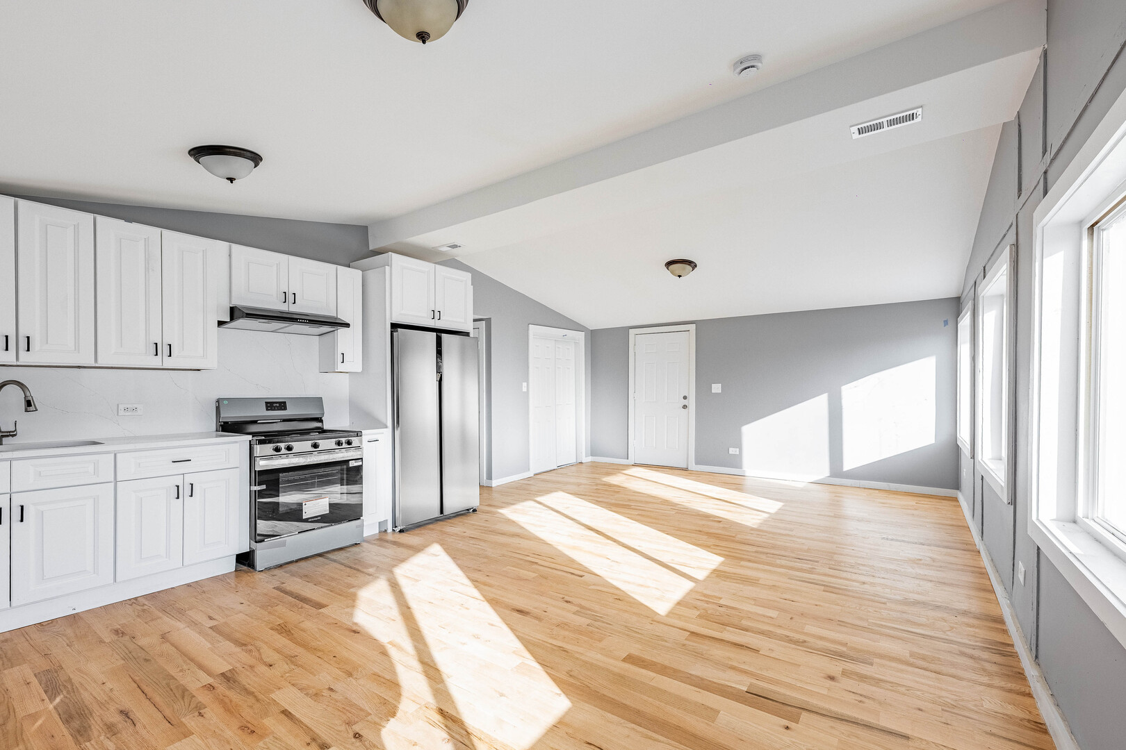 15334 Hoyne Avenue Property Photo 3
