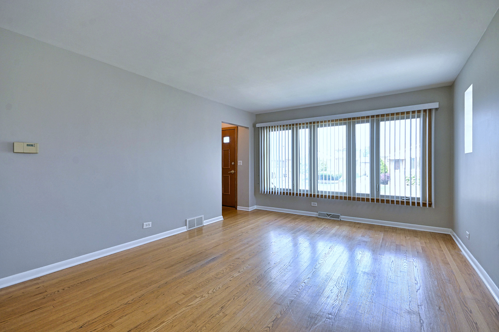 5719 N Orange Avenue Property Photo 3
