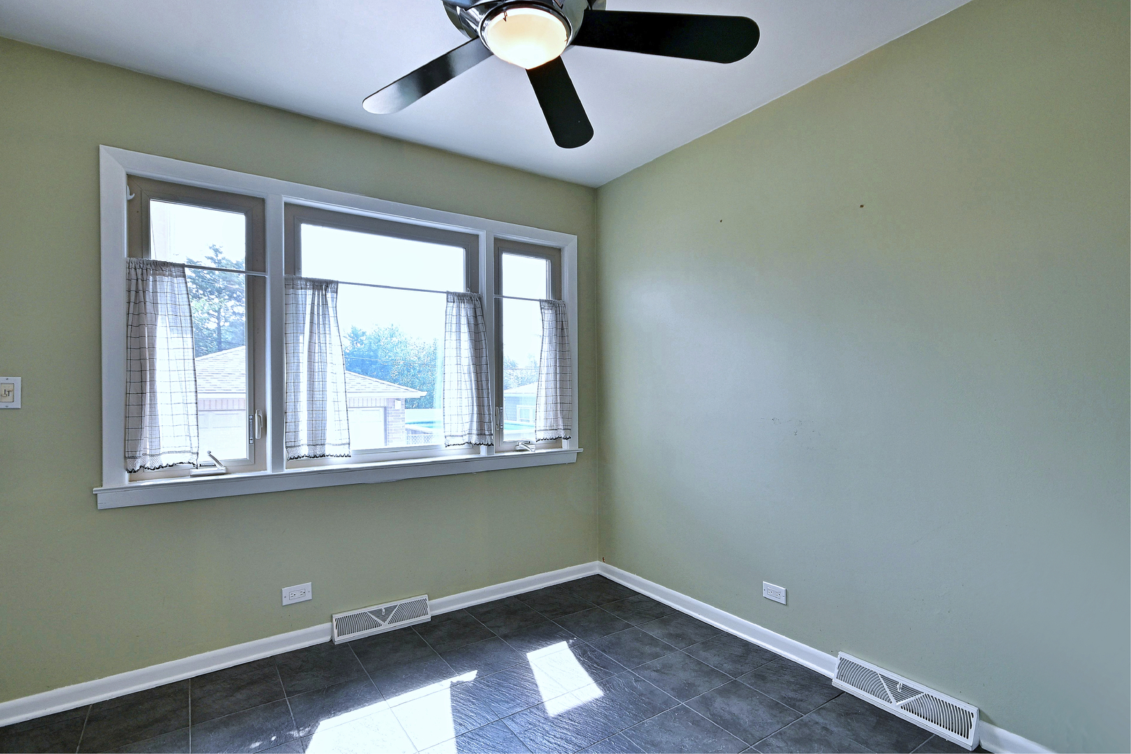 5719 N Orange Avenue Property Photo 10