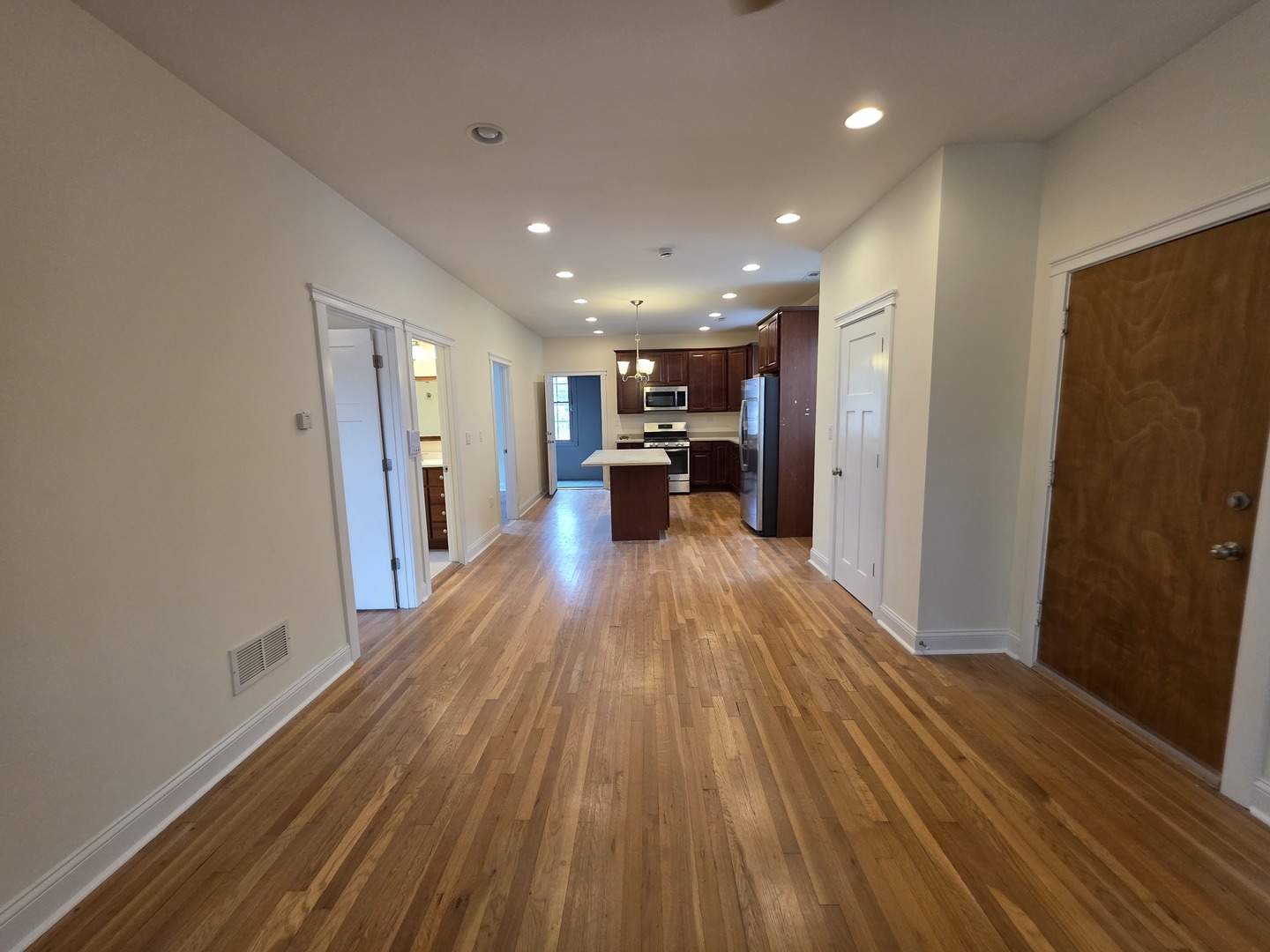 2343 W Winona Street 2e Property Photo 5