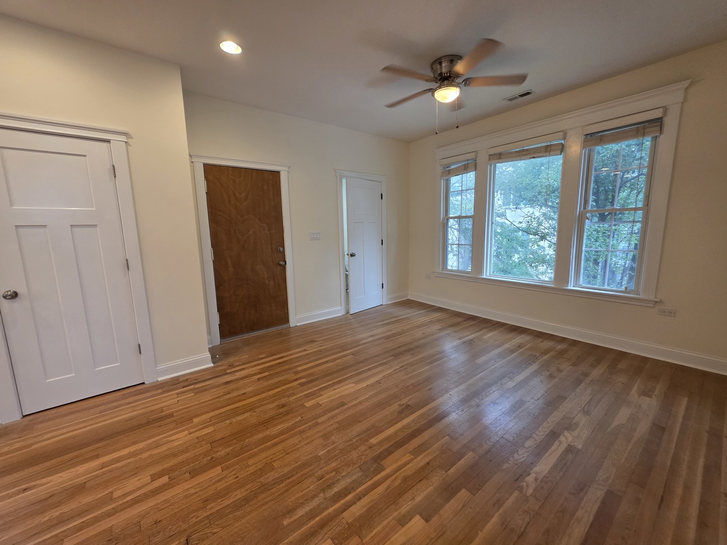 2343 W Winona Street 2e Property Photo 13