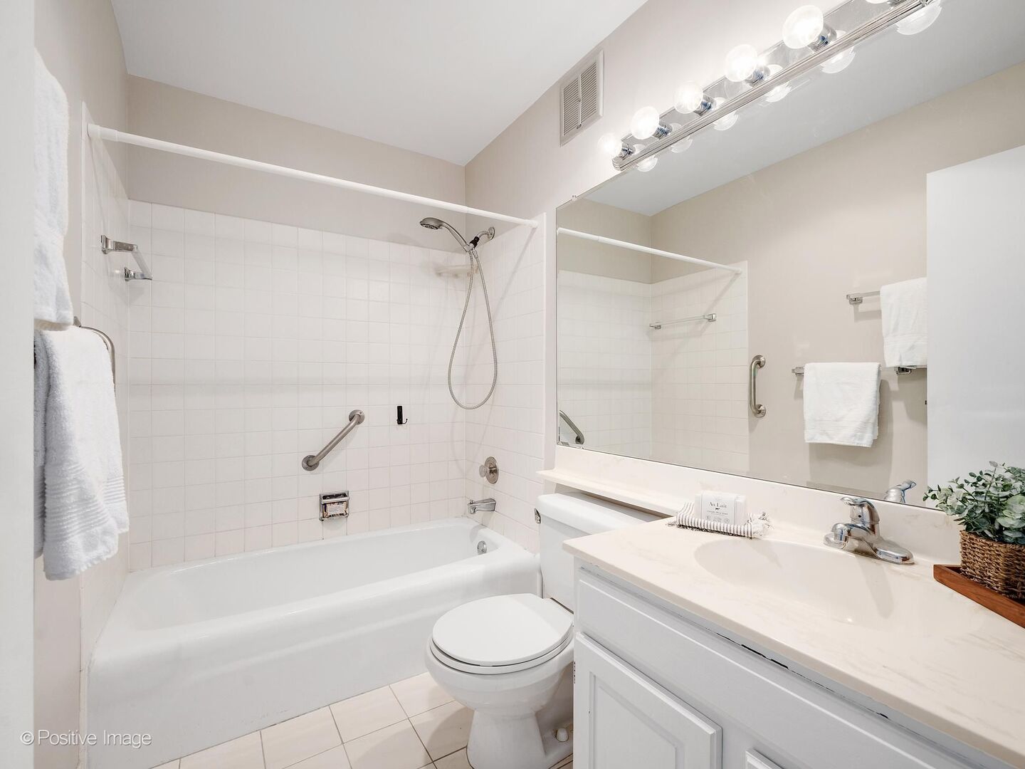 111 Acacia Drive 607 Property Photo 21