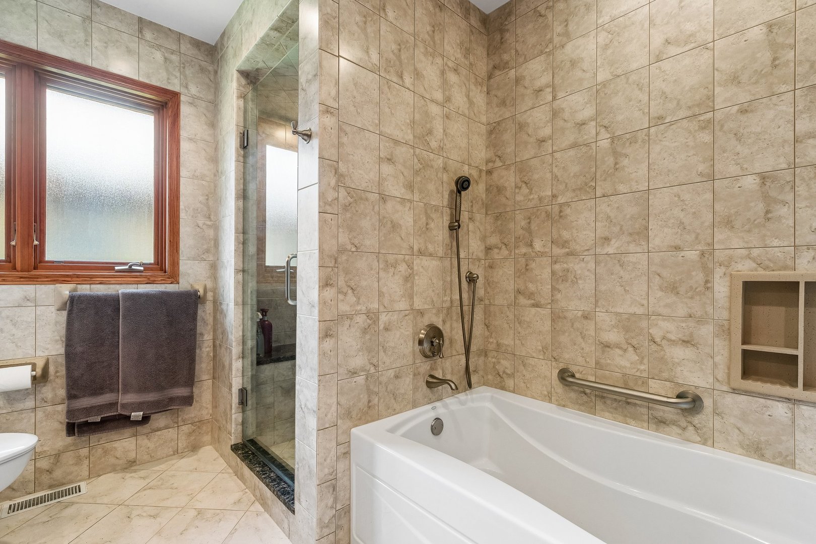 6444 N Kenton Avenue Property Photo 21