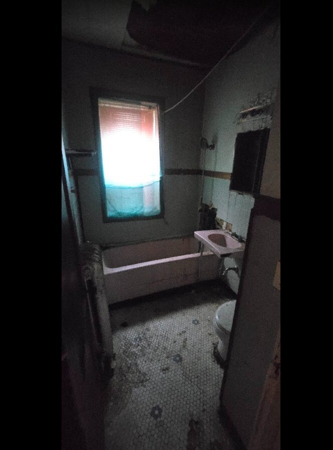 7530 S Eggleston Avenue Property Photo 8