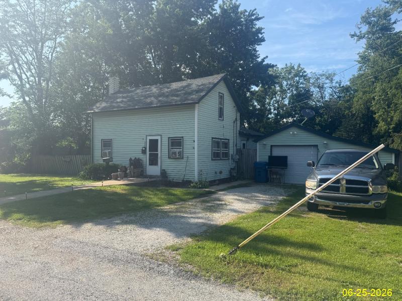 709 N Maple Street Property Photo 2