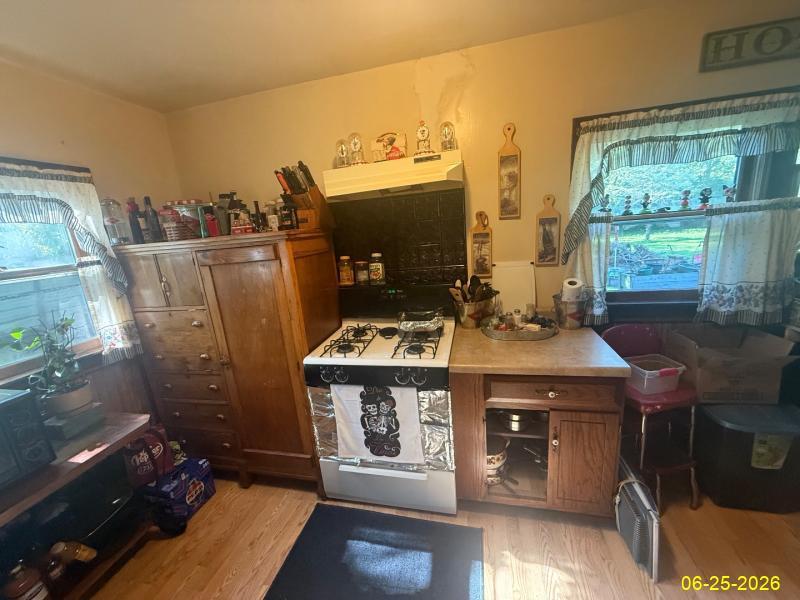 709 N Maple Street Property Photo 6