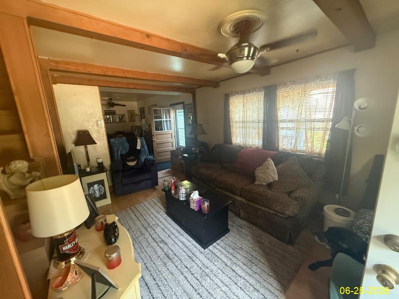 709 N Maple Street Property Photo 9