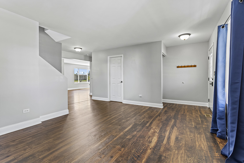 2210 Crescent Street Property Photo 4