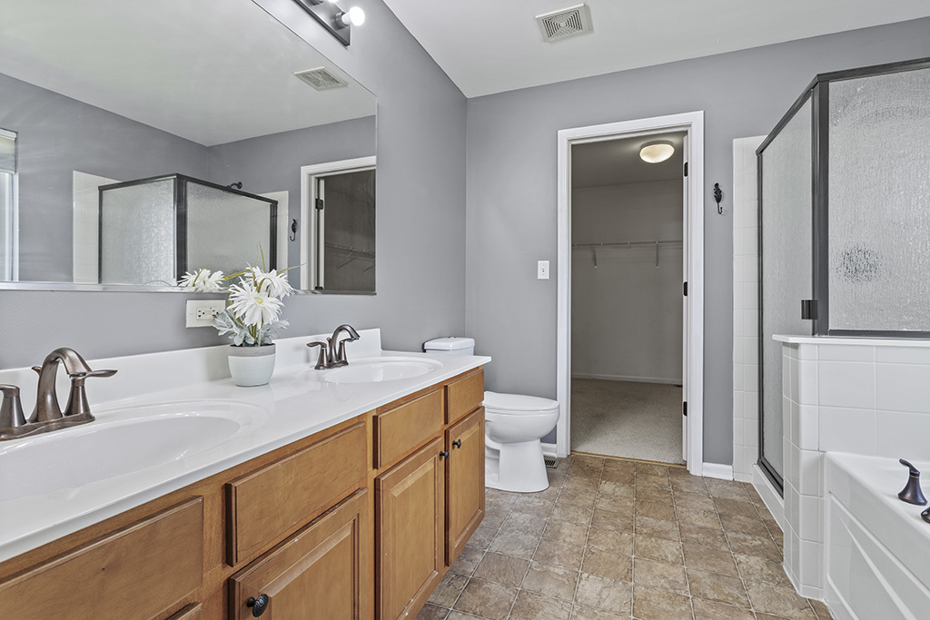 2210 Crescent Street Property Photo 16