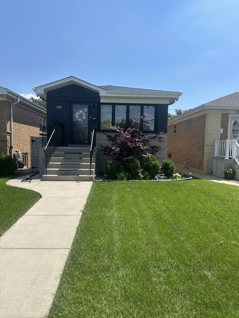 7303 W Montrose Avenue Property Photo 1