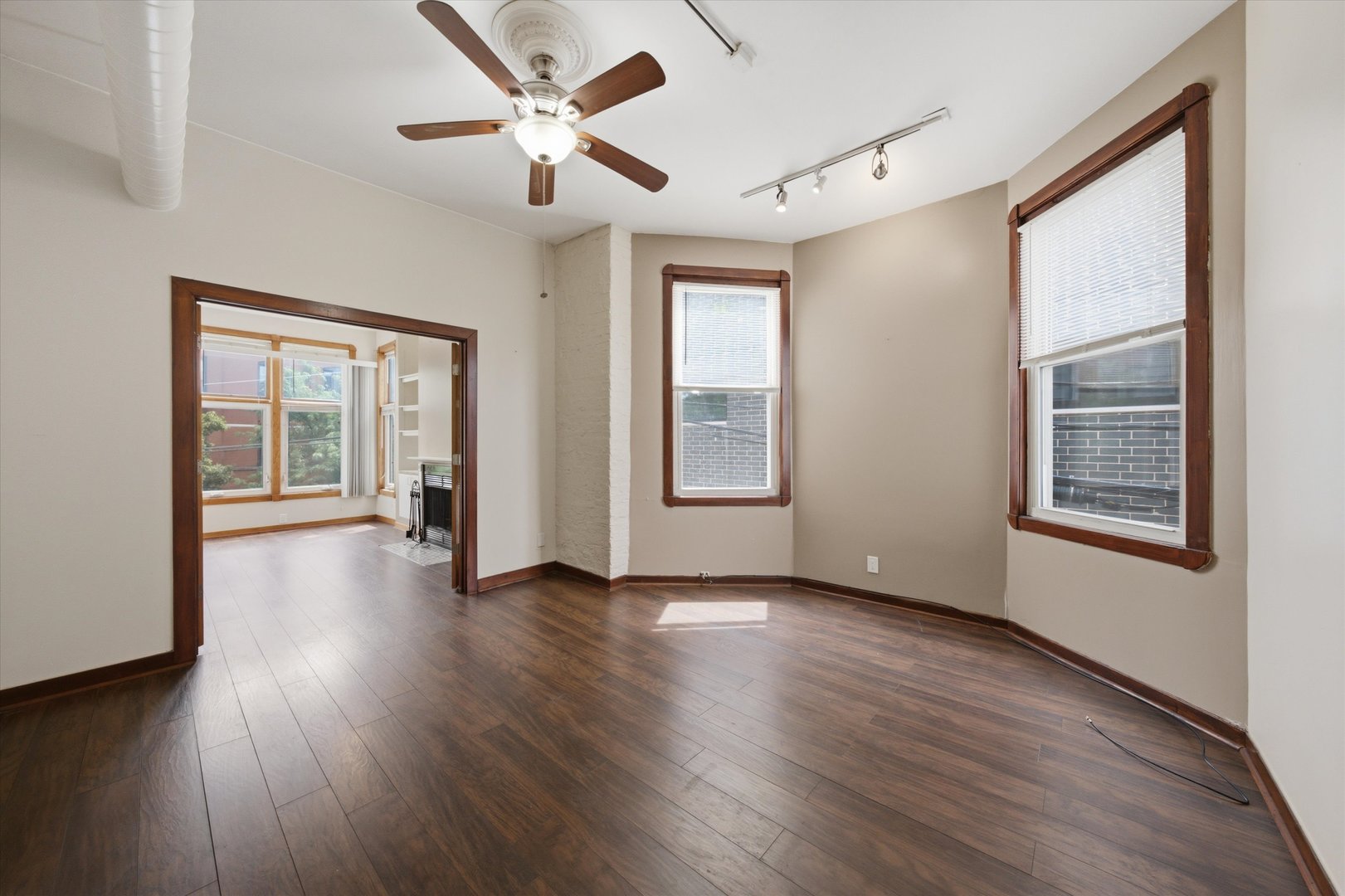 1354 W Ohio Street Property Photo 12