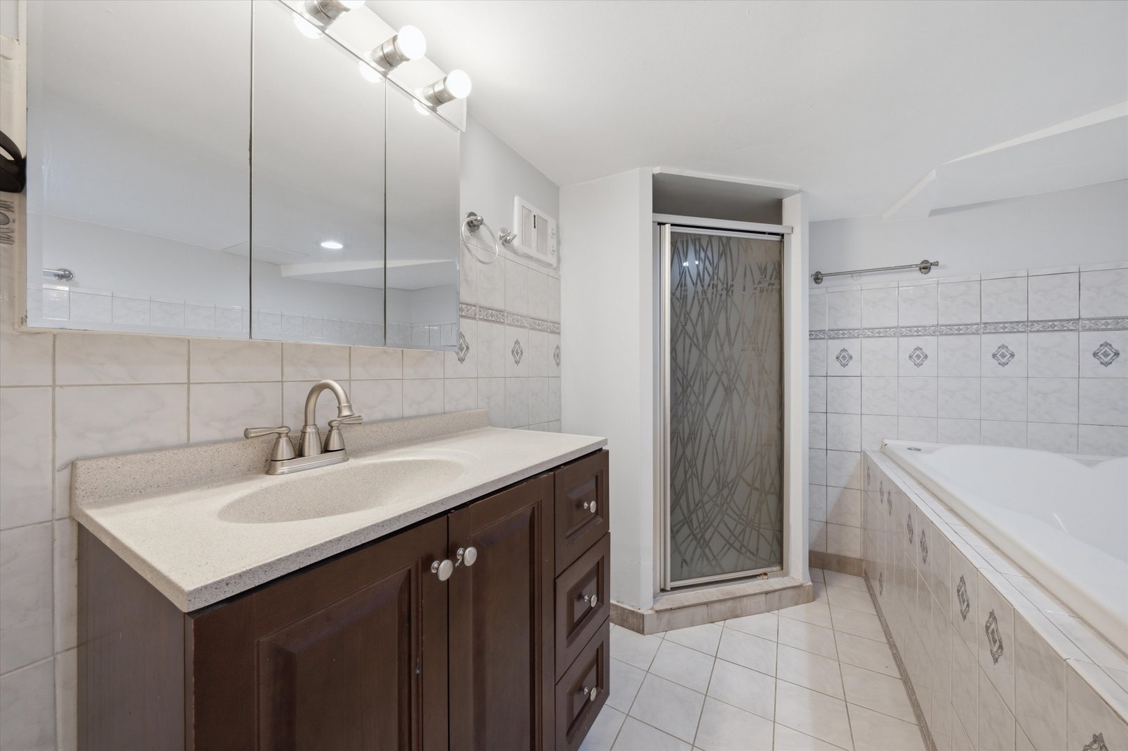 1354 W Ohio Street Property Photo 22