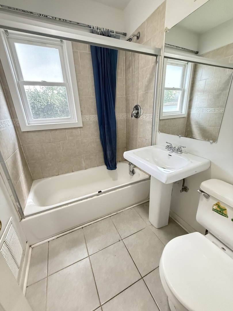 2027 Indian Road Property Photo 6