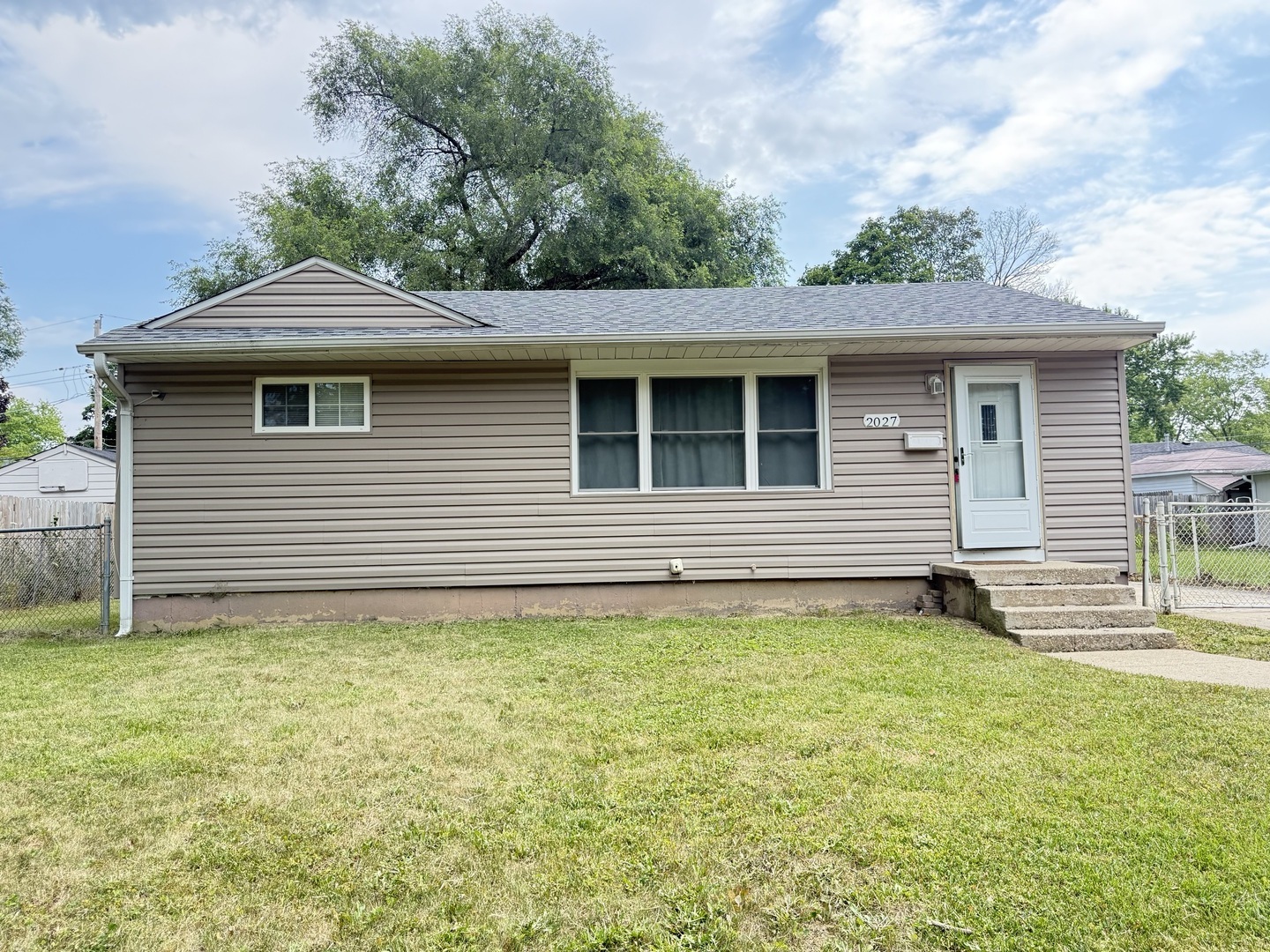 2027 Indian Road Property Photo 8