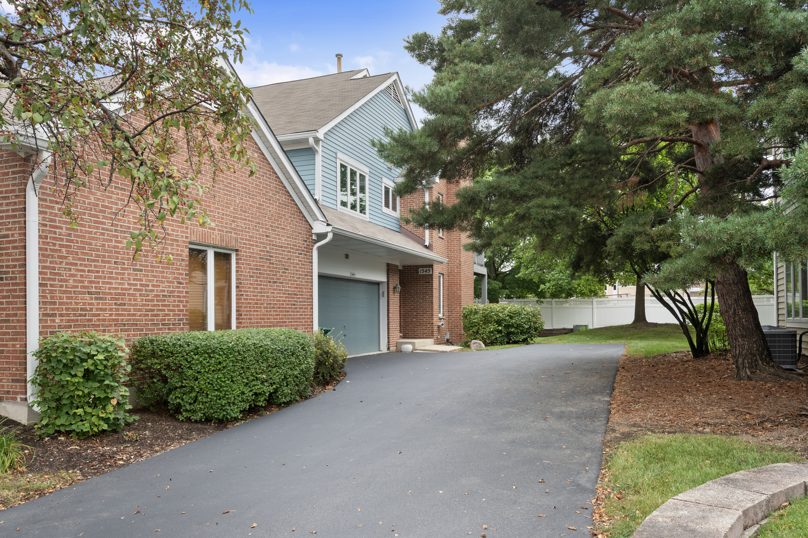 1545 N Courtland Drive Property Photo 2