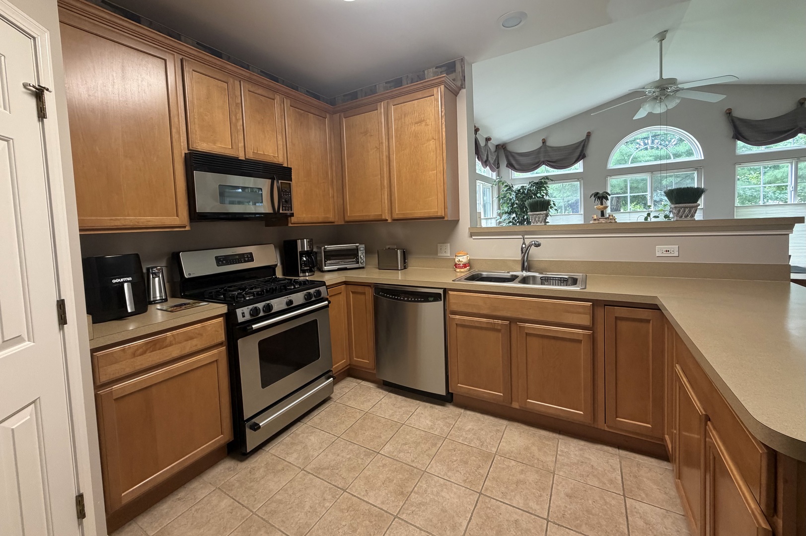 1802 Thornapple Way Property Photo 6