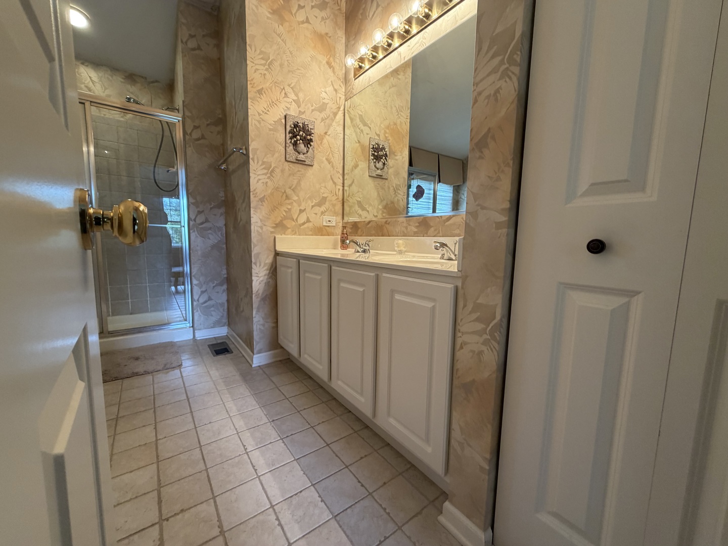 1802 Thornapple Way Property Photo 18