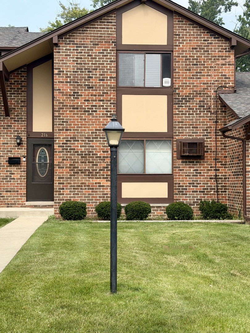 1S216 Ardmore Avenue Property Photo 1