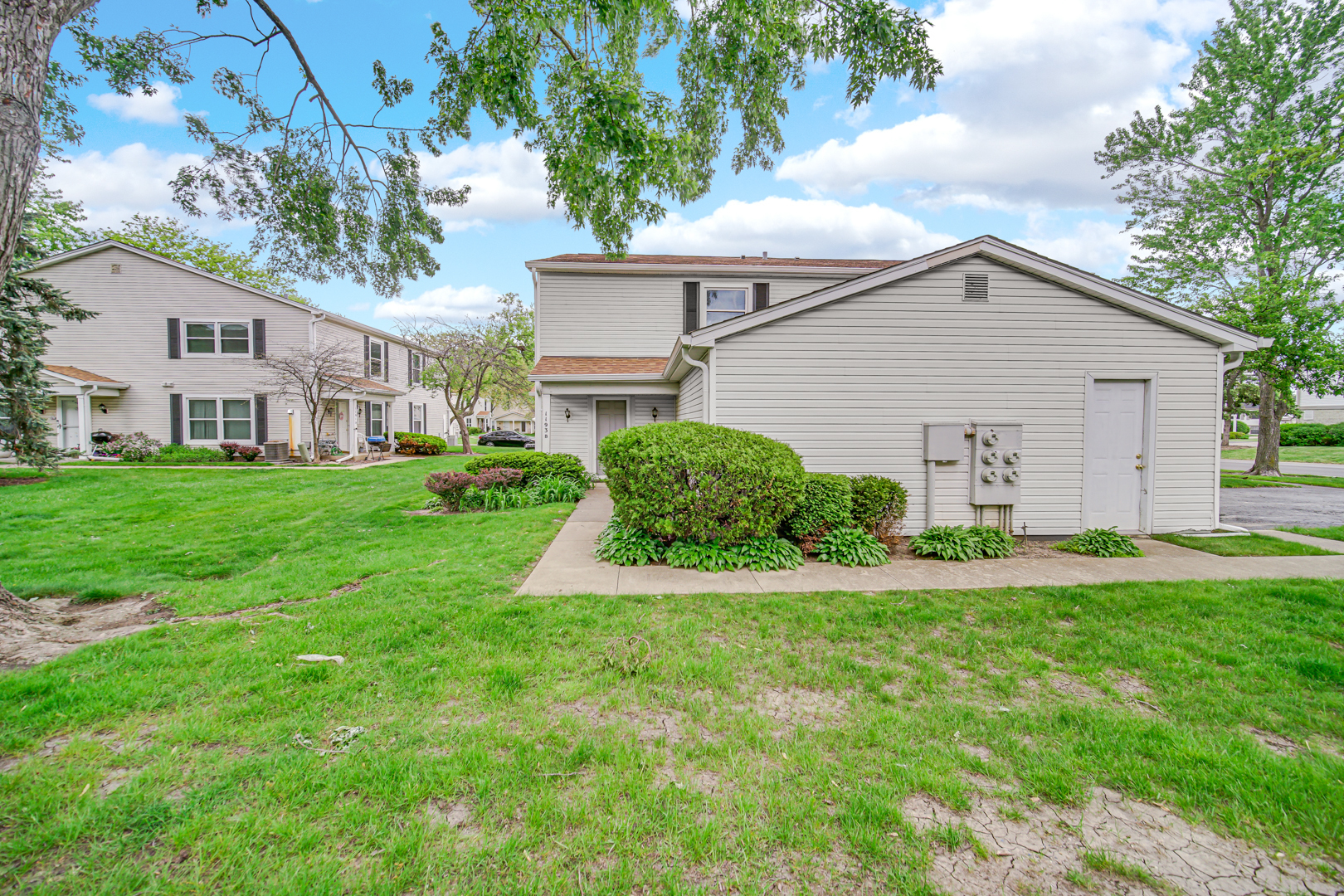 1193 E Barberry Lane B Property Photo 3