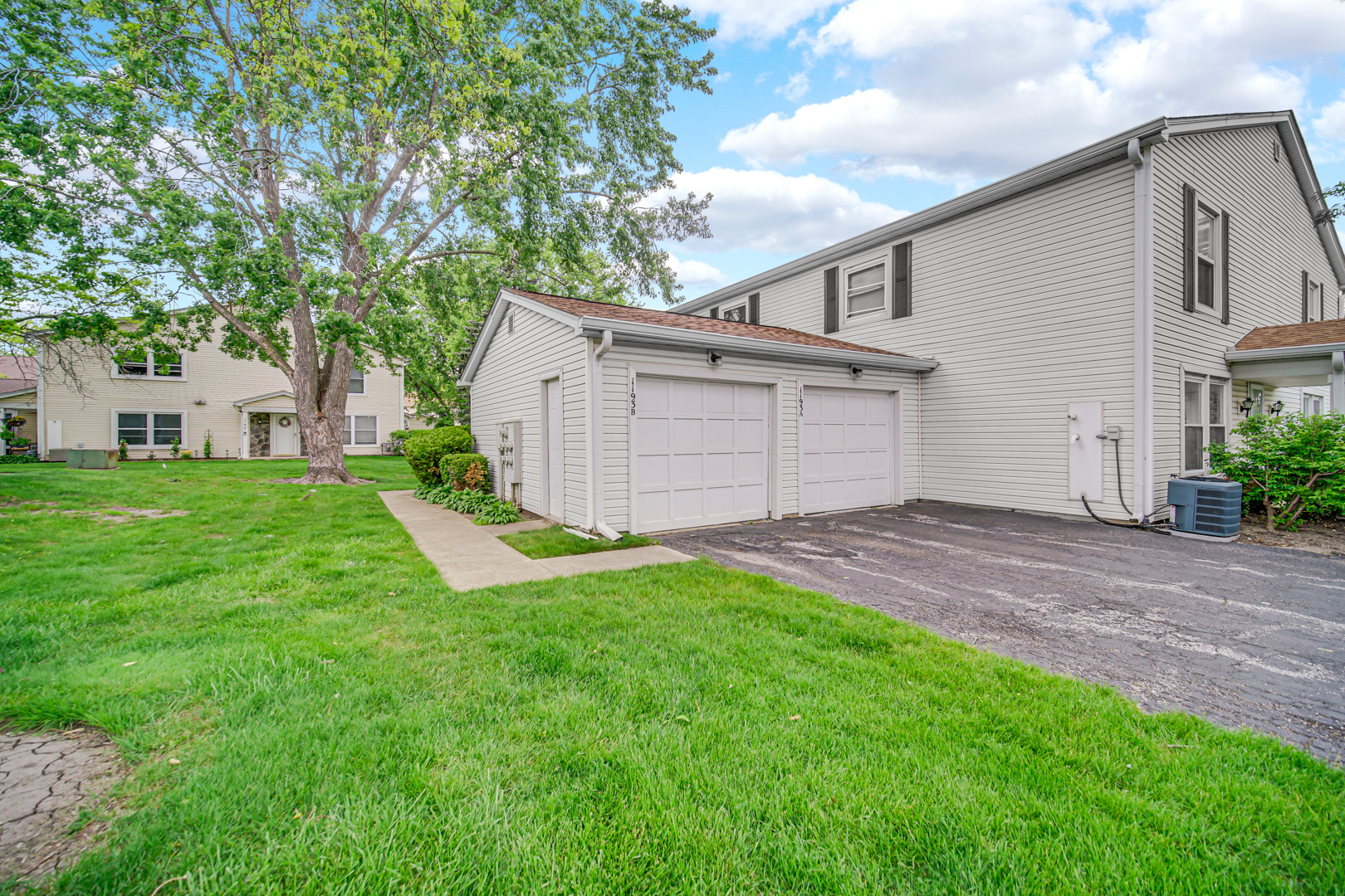 1193 E Barberry Lane B Property Photo 4