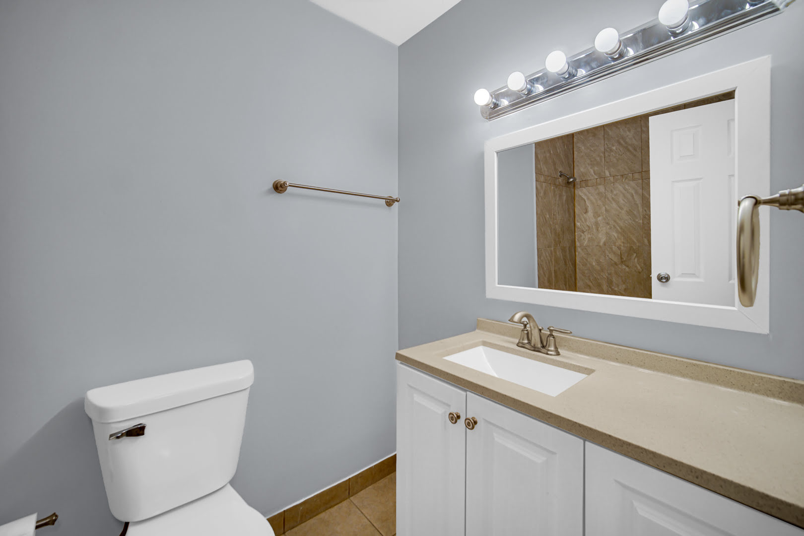 1193 E Barberry Lane B Property Photo 15
