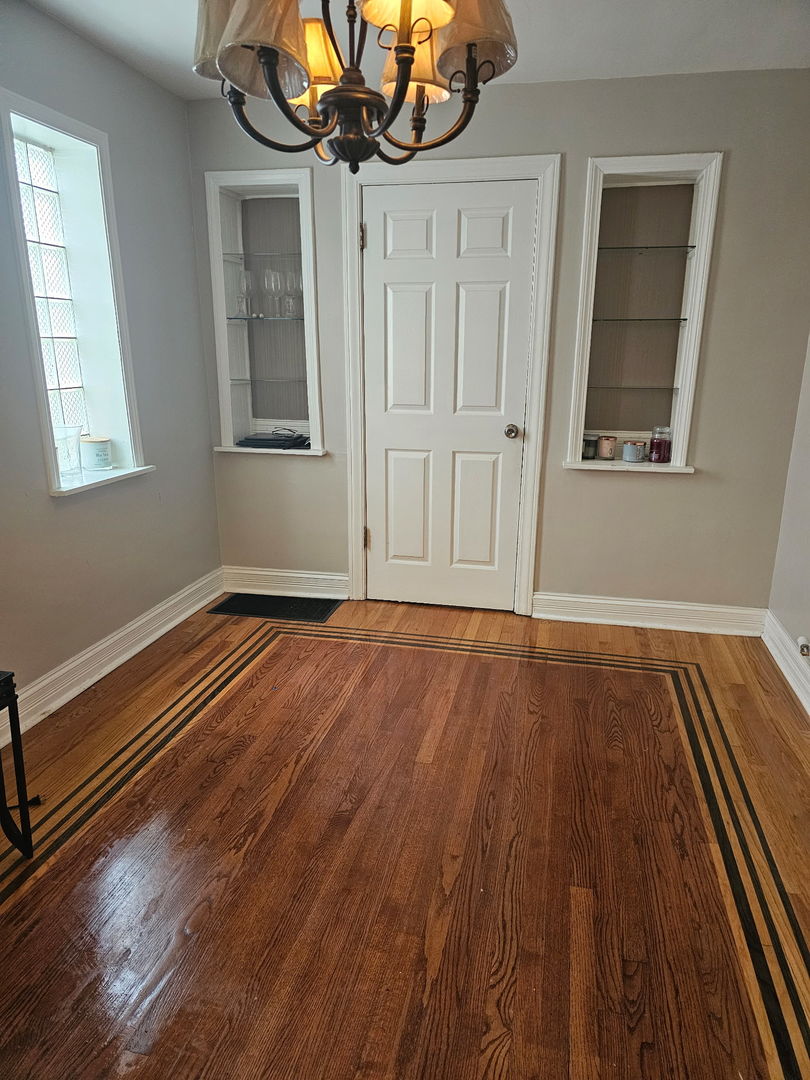 8129 S Winchester Avenue Property Photo 2