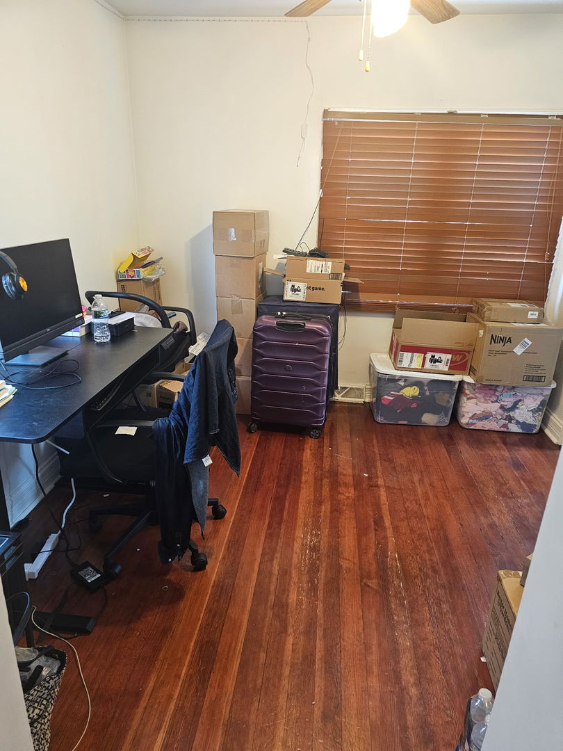 8129 S Winchester Avenue Property Photo 3