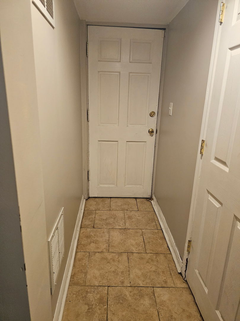8129 S Winchester Avenue Property Photo 4