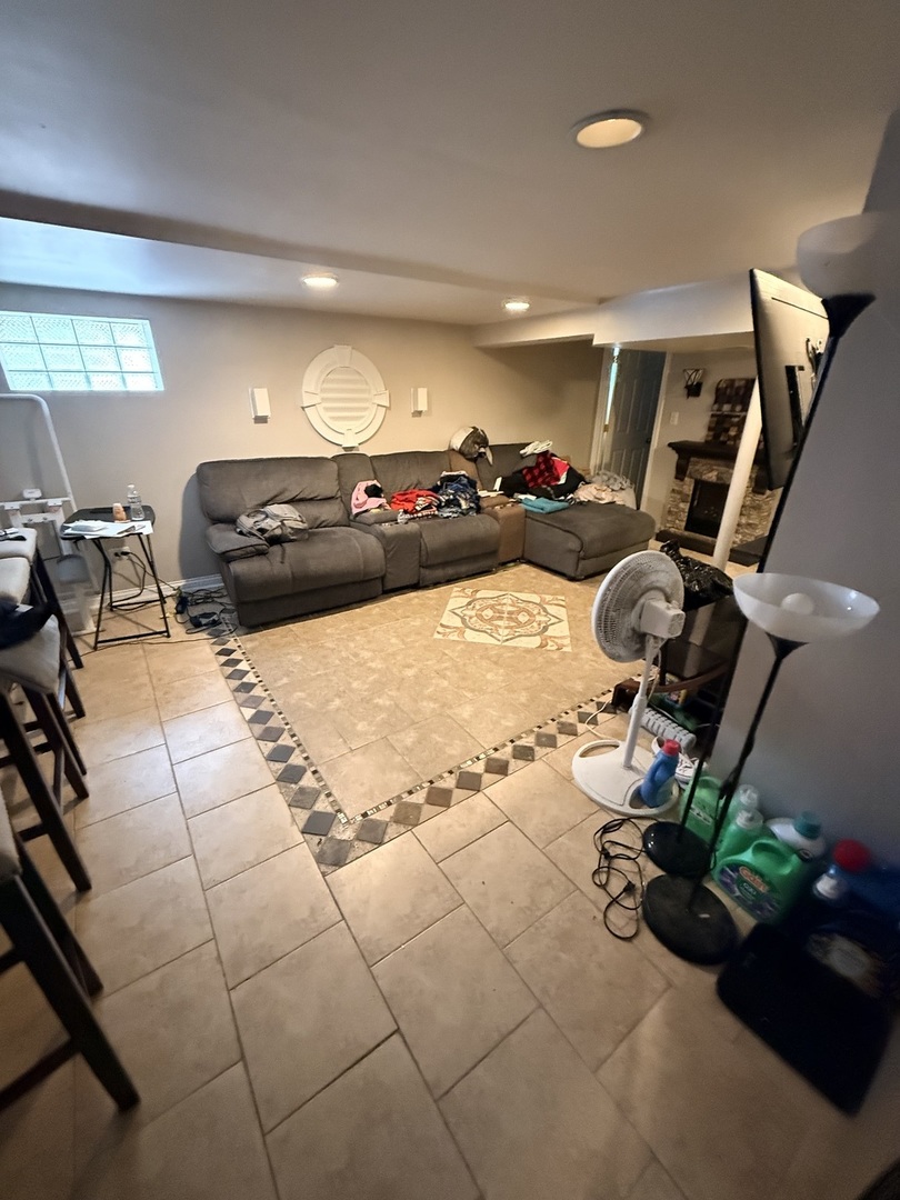 8129 S Winchester Avenue Property Photo 13