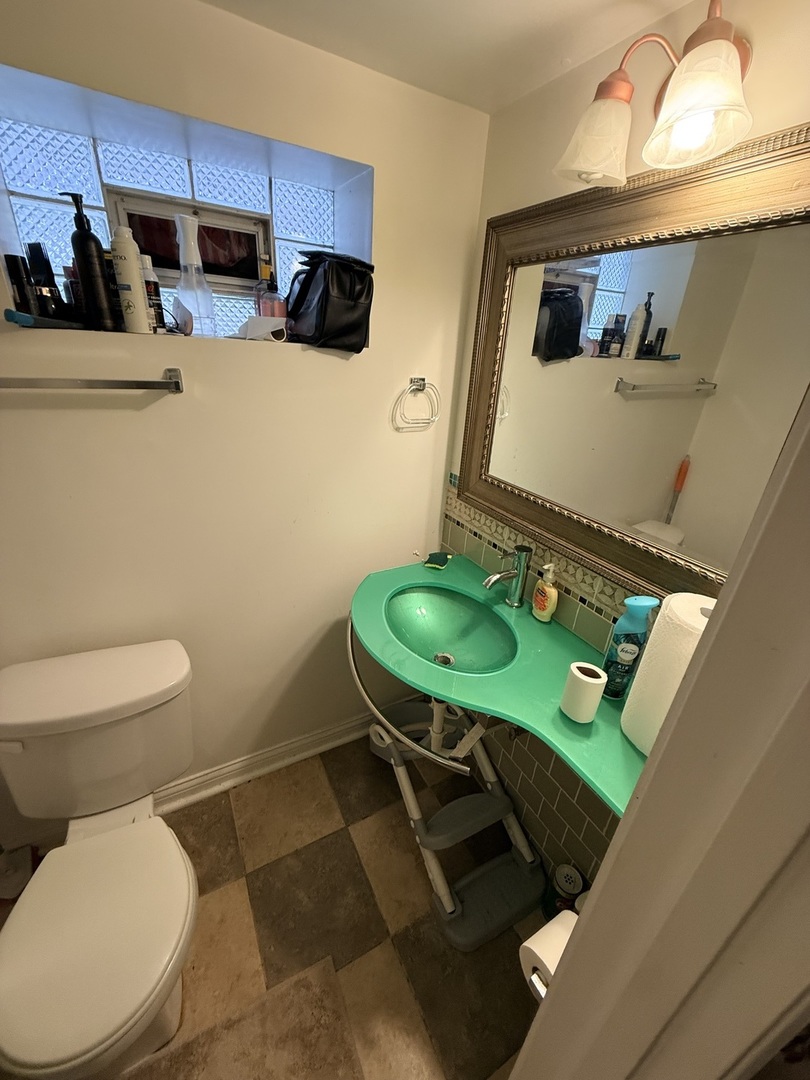 8129 S Winchester Avenue Property Photo 15